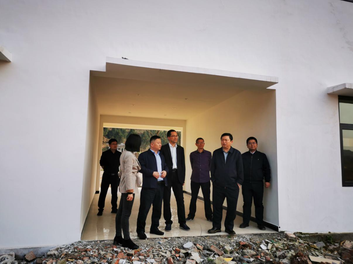 尊龙凯时集团党委副书记、董事陈日到邓家沟村开展帮扶工作