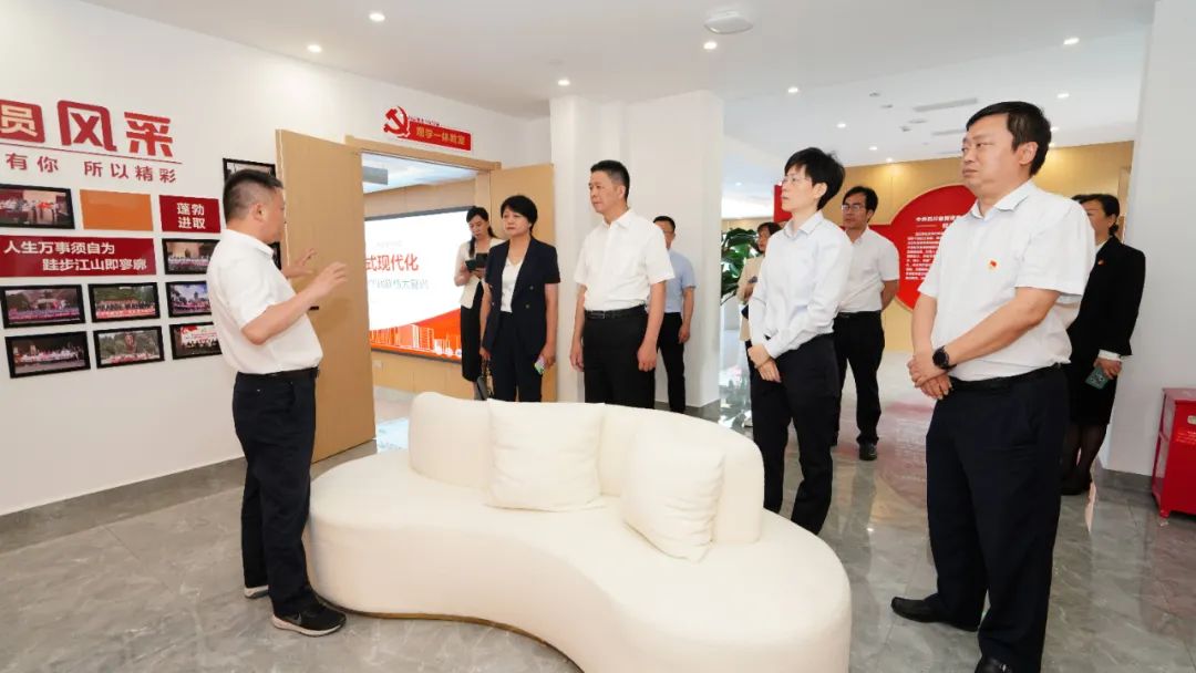 福建省人民政府国有资产监督管理委员会修兴高一行莅临尊龙凯时党？疾斓餮