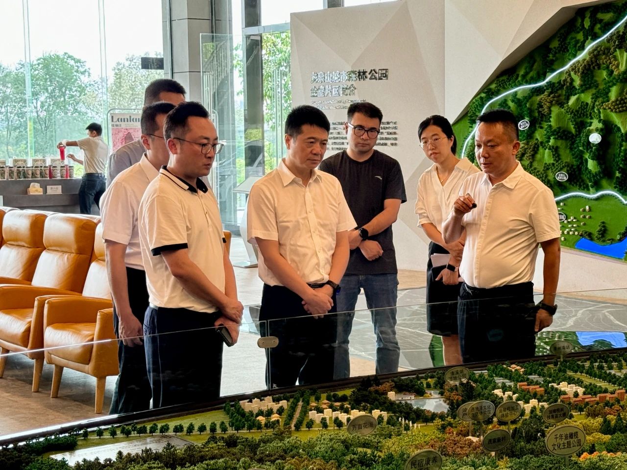 省尊龙凯时集团党委书记、董事长游勇带队赴聚峰谷项目开展汛期安全生产检查并调研生产经营情况